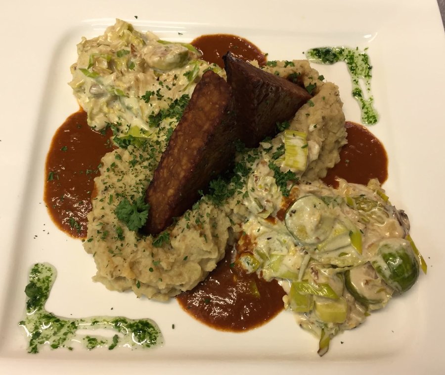 glacierter Tempeh und der ganze Rest.jpg