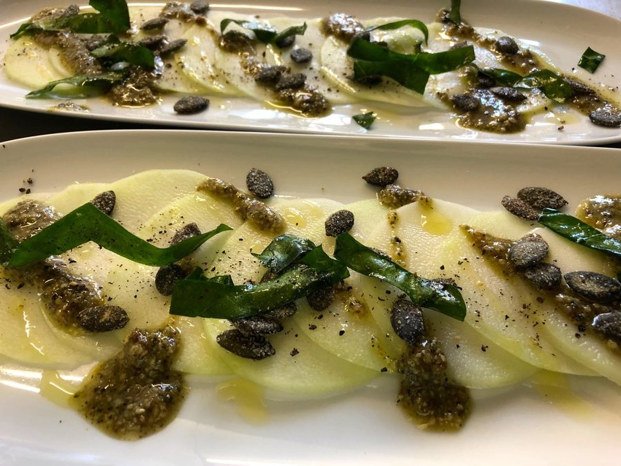 Kohlrabicarpaccio mit Nußpesto.jpg