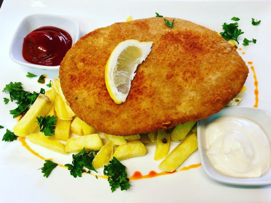 Schnitzel mit Pommes.jpg